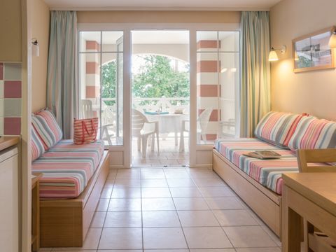 STUDIO 5 personnes - 1 coint nuit - Terrasse - Rez-de-jardin