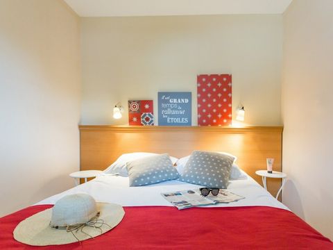 APPARTEMENT 5 personnes - 1 chambre - Terrasse ou balcon - Vue Piscine