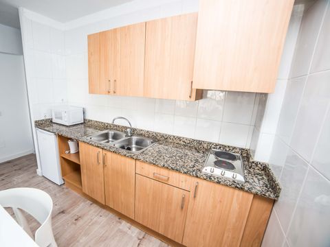 APPARTEMENT 4 personnes - 3 adultes + 1 enfant de moins de 15 ans - 1 chambre - Balcon