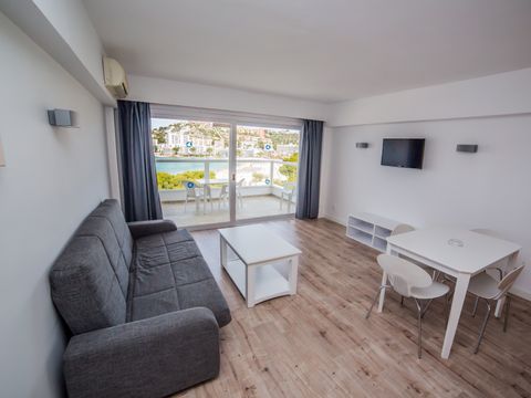 APPARTEMENT 4 personnes - 3 adultes + 1 enfant de moins de 15 ans - 1 chambre - Vue mer - Balcon