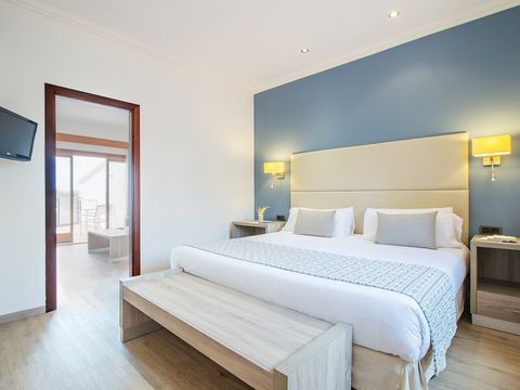 CHAMBRE 2 personnes - Supérieur - Terrasse ou Balcon - Petit-déjeuner inclus