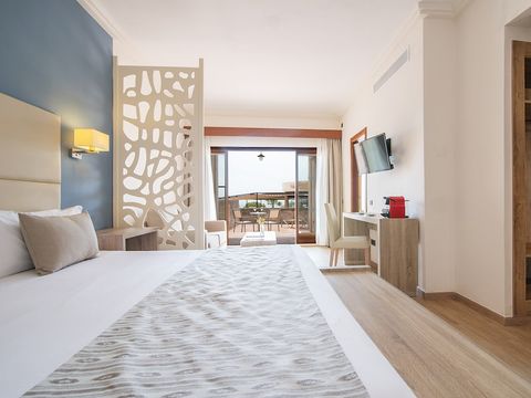 CHAMBRE 2 personnes - Supérieur - Terrasse ou Balcon - Petit-déjeuner inclus