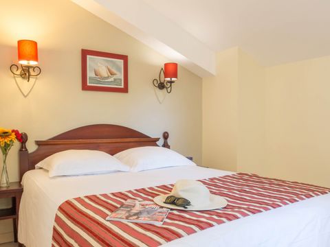 APPARTEMENT 6 personnes - 1 chambre + 1 coin nuit - Terrasse ou balcon - Rénové