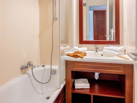 APPARTEMENT 6 personnes - 1 chambre + 1 coin nuit - Terrasse ou balcon - Rénové