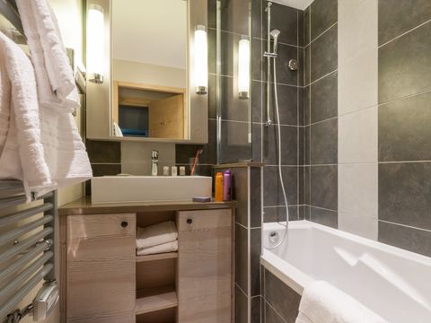 APPARTEMENT 8 personnes - 3 CHAMBRES - BALCON - VUE MONTAGNE