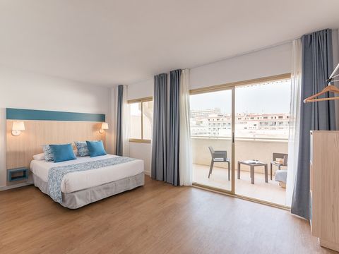 Chambre 2 personnes - Chambre d'hôtel Double - Adaptée à la PMR - Balcon C2A