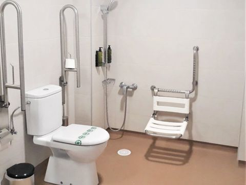 Chambre 2 personnes - Chambre d'hôtel Double - Adaptée à la PMR - Balcon C2A
