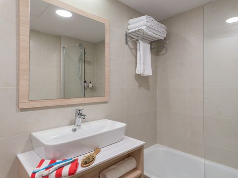 Chambre 3 personnes - Chambre d'hôtel standard C3