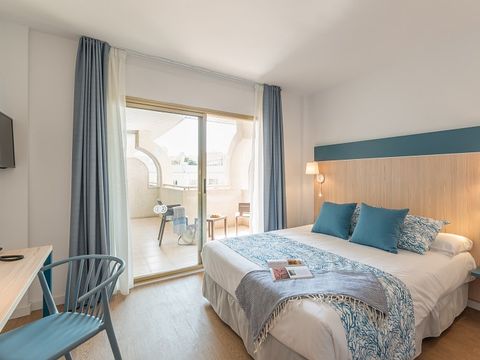 Chambre 3 personnes - Chambre d'hôtel standard C3