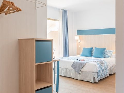 Chambre 3 personnes - Chambre d'hôtel standard C3