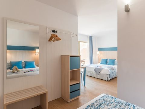Chambre 3 personnes - Chambre d'hôtel standard C3
