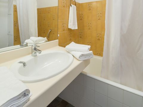 STUDIO 4 personnes - 1 coin nuit - Vue port