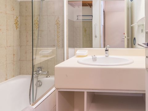 APPARTEMENT 6 personnes - 1 chambre + 1 coin nuit - Vue port