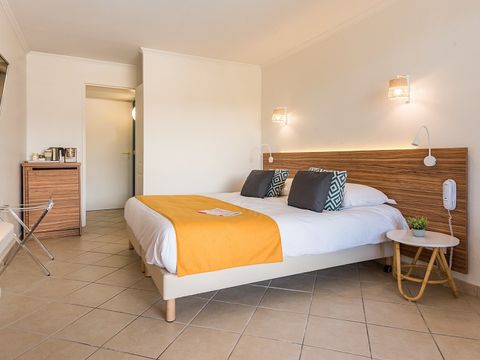 CHAMBRE 2 personnes - Chambre d'hôtel - Double - Terrasse ou balcon - Vue sur la mer