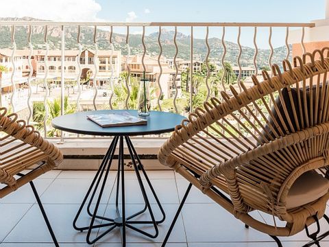 CHAMBRE 3 personnes - Chambre d'hôtel - Triple - Terrasse ou balcon - Vue sur la mer