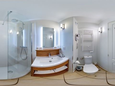 CHAMBRE 3 personnes - Chambre d'hôtel - Triple - Terrasse ou balcon - Vue sur la mer