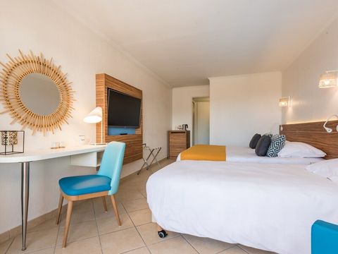 CHAMBRE 3 personnes - Chambre d'hôtel - Triple - Terrasse ou balcon - Vue sur la mer