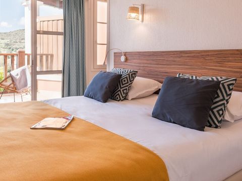 CHAMBRE 4 personnes - Chambre d'hôtel - Quadruple + 1 alcôve - Terrasse ou balcon