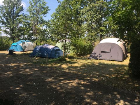 Emplacement - Avec électricité - Uniquement pour tente - Tente-trailer ou minivan