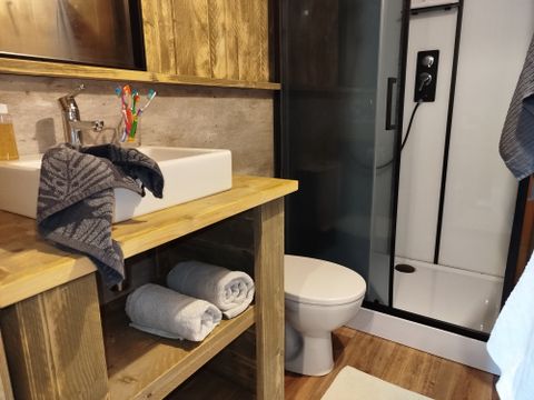 Lodge 4 personnes - Chalet 27m2 avec salle de bain - 2 chambres