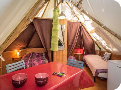 HÉBERGEMENT INSOLITE 4 personnes - Tipi