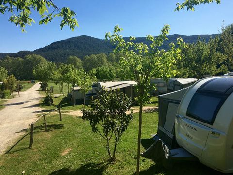 Emplacement - Terrain sans électricité - Caravane + voiture / Remorque + voiture / Camping-Car