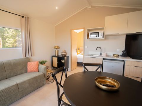 LODGE 4 personnes - Lodge Ethnique (sans spa) 1 chambre + canapé convertible séjour