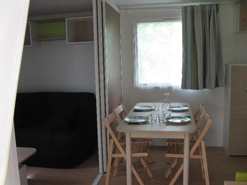 MOBILHOME 5 personnes - Sans sanitaire 2 ch 5 pers MOBILHOME 5 personnes - Sans sanitaire 2 ch 5 pers