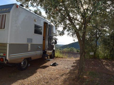 Emplacement - Emplacement Grand: voiture ou moto + tente/caravane ou camping-car + électricité