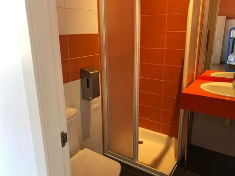 CHAMBRE 2 personnes - 2 personnes avec une salle de bain