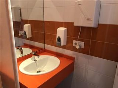 CHAMBRE 4 personnes - Habitación 2+2 pax con baño