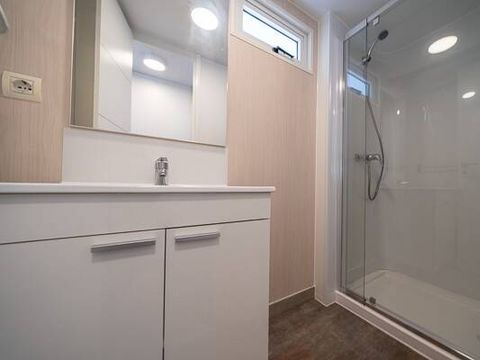 BUNGALOW 6 personnes - Mobil-home | Comfort | 3 Ch. | 4/6 Pers. | Terrasse simple | Clim.