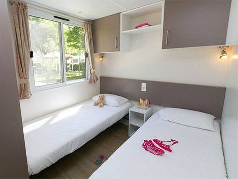 BUNGALOW 6 personnes - Mobil-home | Comfort | 3 Ch. | 4/6 Pers. | Terrasse surélevée | Clim.
