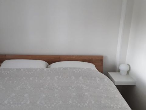 CHALET 4 personnes - 4 personnes gris