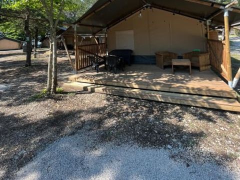 TENTE TOILE ET BOIS 6 personnes - Safari (avec sanitaire)