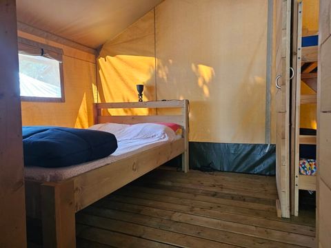 TENTE TOILE ET BOIS 6 personnes - Safari (avec sanitaire)