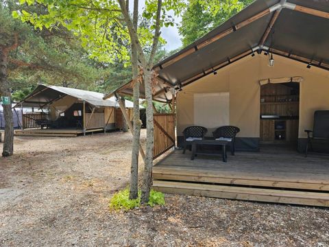 TENTE TOILE ET BOIS 6 personnes - Safari (avec sanitaire)