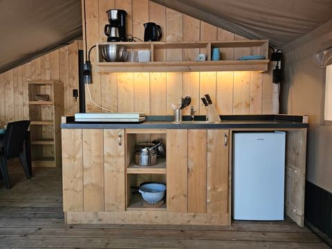 TENTE TOILE ET BOIS 6 personnes - Safari (avec sanitaire)