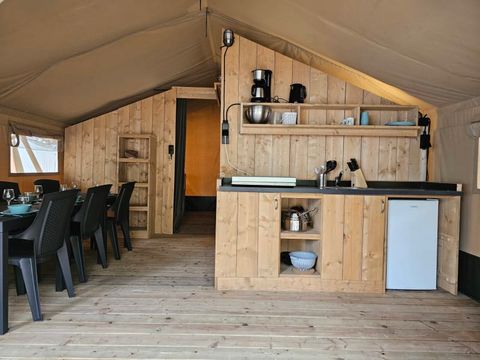 TENTE TOILE ET BOIS 6 personnes - Safari (avec sanitaire)