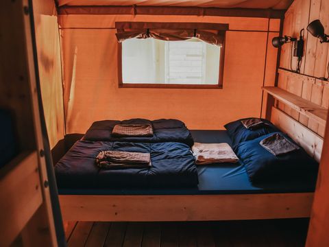 TENTE TOILE ET BOIS 6 personnes - y compris les toilettes
