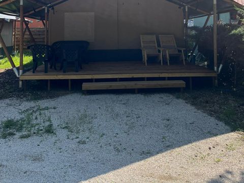 TENTE TOILE ET BOIS 6 personnes - y compris les toilettes
