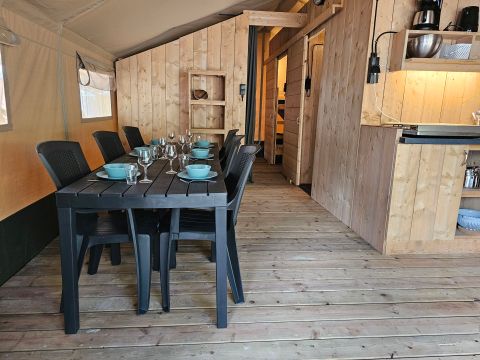 TENTE TOILE ET BOIS 6 personnes - y compris les installations sanitaires