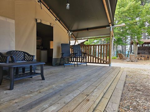 TENTE TOILE ET BOIS 6 personnes - y compris les installations sanitaires