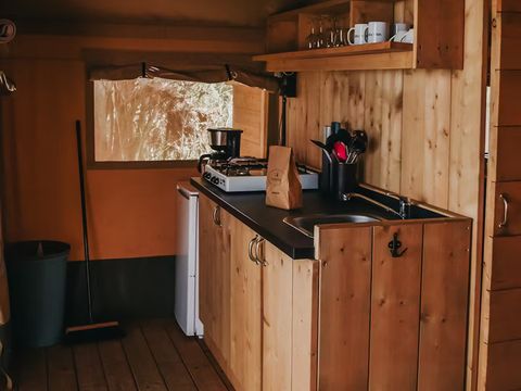 TENTE TOILE ET BOIS 4 personnes - y compris les installations sanitaires