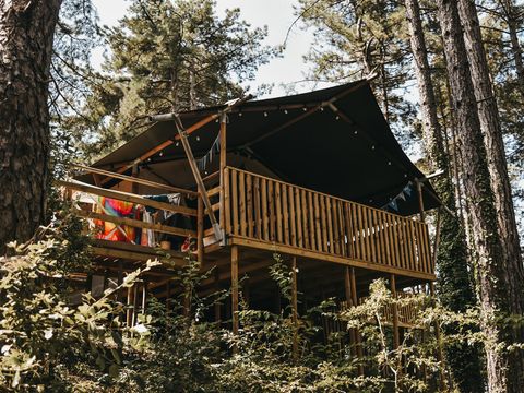 TENTE TOILE ET BOIS 4 personnes - y compris les installations sanitaires