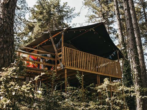 TENTE TOILE ET BOIS 4 personnes - y compris les installations sanitaires