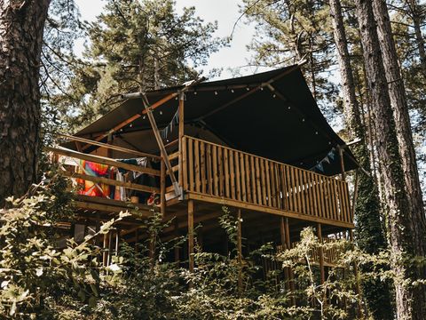 TENTE TOILE ET BOIS 4 personnes - y compris les installations sanitaires