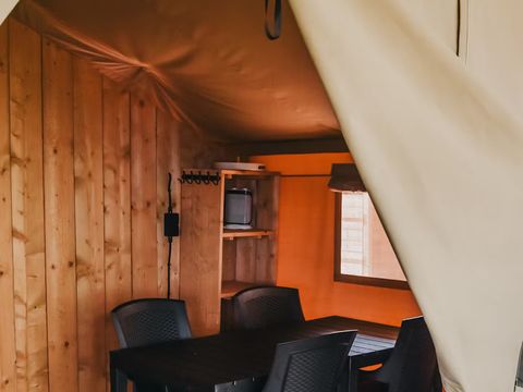 TENTE TOILE ET BOIS 4 personnes - y compris les installations sanitaires