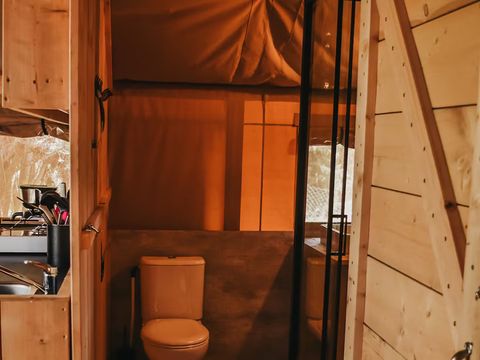 TENTE TOILE ET BOIS 4 personnes - y compris les installations sanitaires