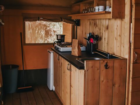 TENTE TOILE ET BOIS 4 personnes - y compris les installations sanitaires